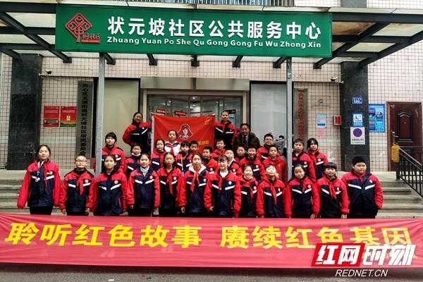 济南黄岗路穿黄隧道基坑首块顶板封顶